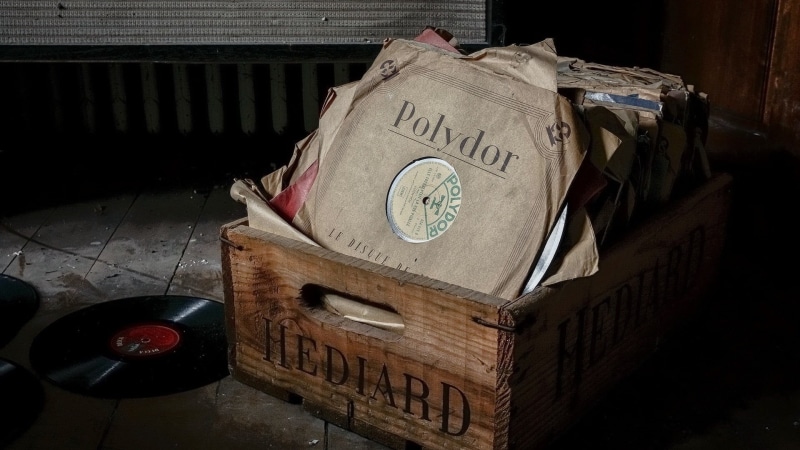 no people, wood, abandoned, crate, old, dust, vinyl, western script, wood - material, close-up, brown, music, text, boxes, dirt, polydoor, indoors, paper