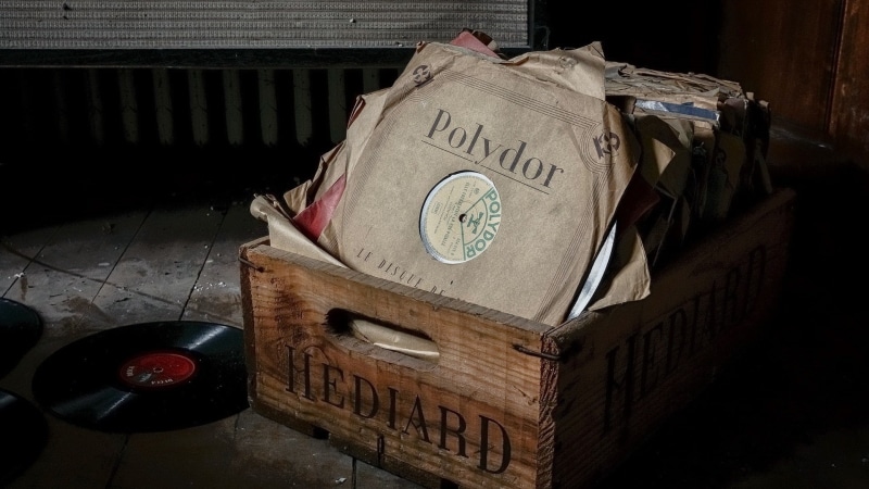 vinyl, paper, music, dust, abandoned, wood, 1080P, vintage, dirt, boxes, French