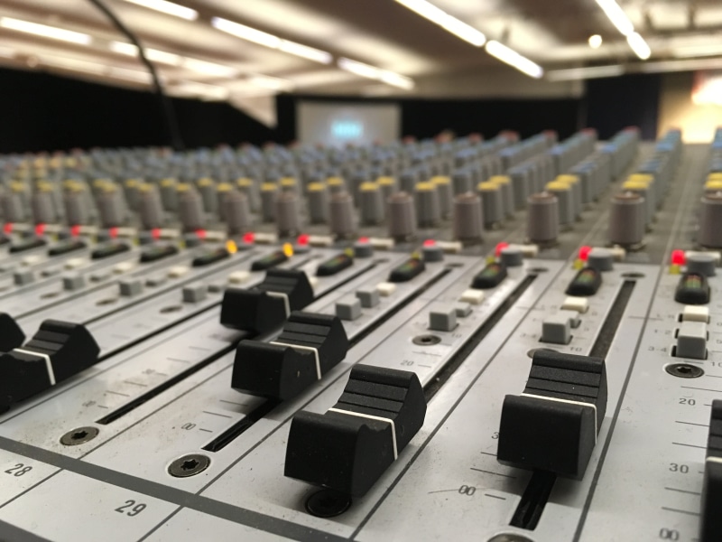 amplifier, close-up, music, Equipment, arts culture and entertainment, switch, knob, recording Studio, indoors, focus on foreground, control, Sound, musical instrument