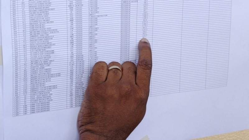 finger, indoors, lifestyles, icon, assistance, body part, 5K, instruction, day, men, symbol, showing, human hand, direction, personal perspective, indicating