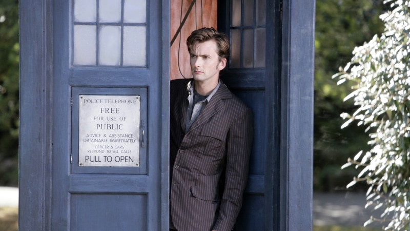 entrance, standing, men, suit, 1080P, portrait, notched, Tenth Doctor, Doctor Who, day, business person, pinstripe, jacket, architecture, building exterior