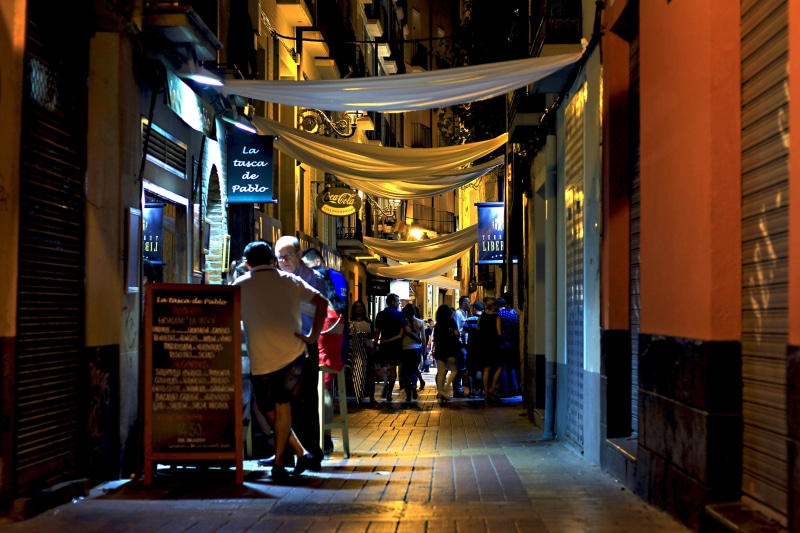 holiday, man, alley, urban Scene, rear view, wine, leisure activity, corner, Cocktail, adult, nightlife, bar, photo, drink, men, leisure, street, afternoon