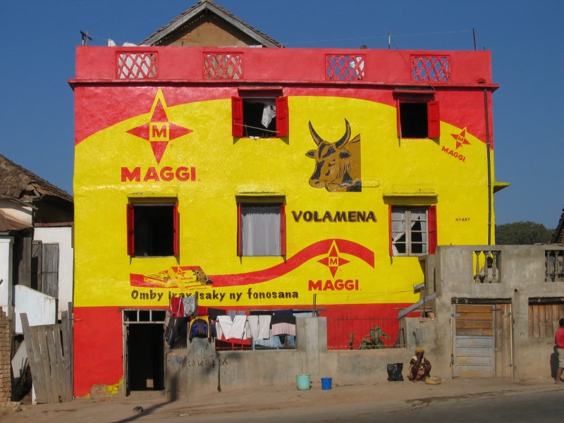 information, street, graffiti, madagascar, Fresco, building, building Exterior, Painted, clear sky, yellow, shop, Advertising, multi colored, House, no people