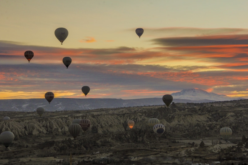 environment, adventure, tranquil scene, 5K, landscape, tranquility, hot air balloons, transportation, scenics - nature, hot air balloon, flying, turkey