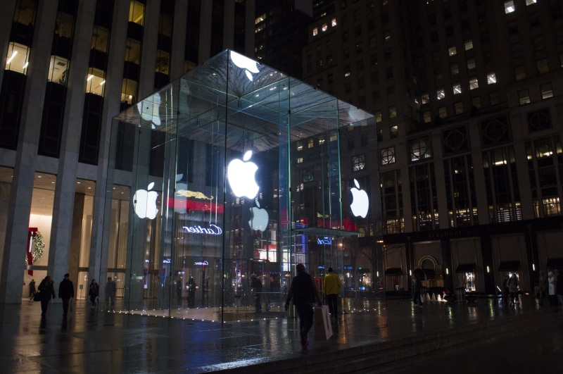 fifth avenue, skyscraper, lighting equipment, modern, building exterior, united states, outdoors, office building exterior, building, incidental people