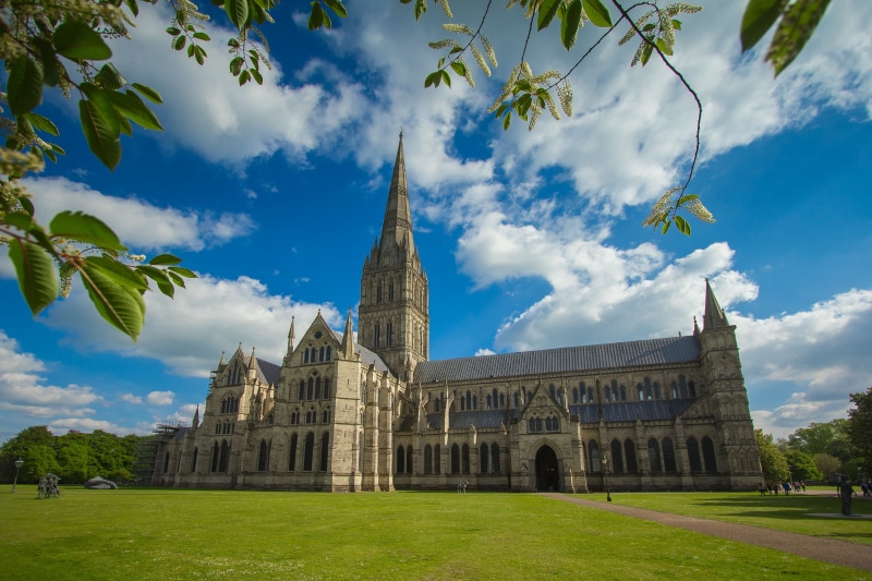 england, beige, cloud - sky, sky, building exterior, nature, architecture, salisbury, plant, spirituality, built structure, abbey, tree, the past, church
