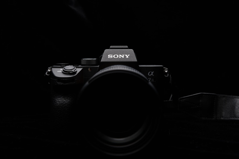 spire, single object, camera - photographic equipment, lens cap, technology, copy space, retro styled, sony, indoors, digital camera, no people, studio shot