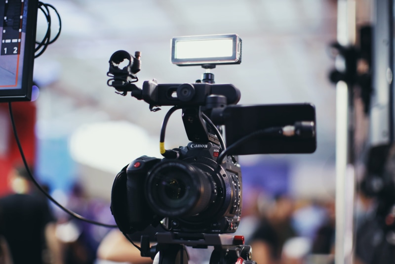 photographing, camera operator, 5K, television camera, video, focus, canon, home video camera, arts culture and entertainment, studio, dslr, close-up