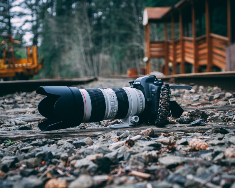 markiii, establishment, falls, housing, tree, outdoors, digital camera, technology, camera, equipment, background, filled, selective focus, dirt road, black