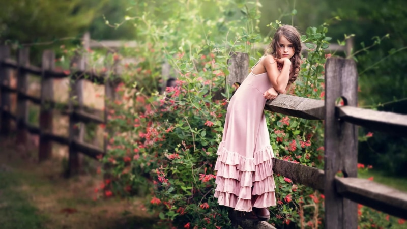 little, beautiful, girl, flowers, 1080P, pink, pink skirt, beautiful desktop, desktop, skirt, the little girl, fence