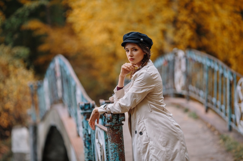 berets, Disha Shemetova, 2K, portrait, women, Braided hair, women outdoors, brunette, bridge, depth of field, coats, touching face, outdoors, looking at viewer