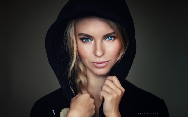 front view, leisure activity, human face, portrait, young adult, black background, beauty, simple background, make up, 1080P, indoors, hairstyle, Black clothes