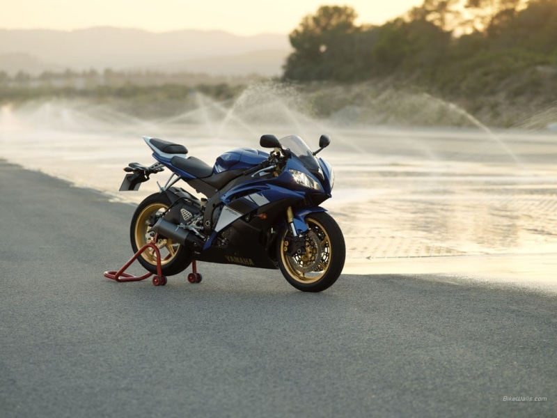 mode of transportation, day, sunlight, biker, motorcycle, motion, land vehicle, 480P, speed, transportation, Yamaha R6, road, road trip, sport, city, headwear