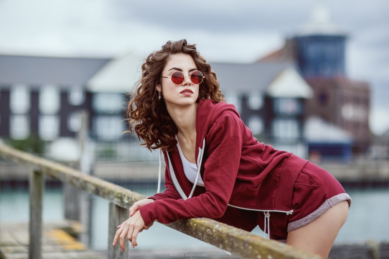 tank top, red sweatshirt, short shorts, 1080P, women with shades, brunette, earring, sunglasses, women, sweatshirts, model, women outdoors