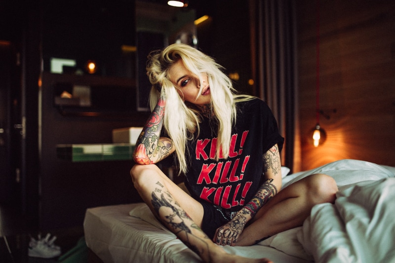 women, three quarter length, hairstyle, adult, blond hair, domestic room, blonde, bedroom, looking at viewer, real people, lifestyles, hands on head, T-shirt