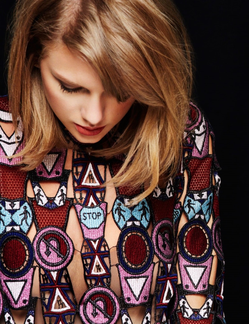 fashion, 720P, hair, black background, contemplation, one person, women, beautiful woman, studio shot, Taylor Swift, blond hair, singer, looking down