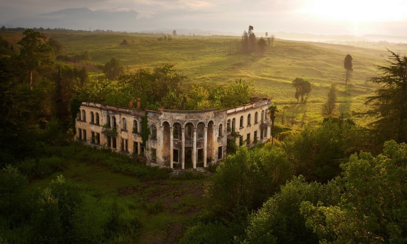 architecture, building, tranquil scene, no people, arch, the past, nature, house, land, plant, travel destinations, green color, sunlight, 1080P, forest