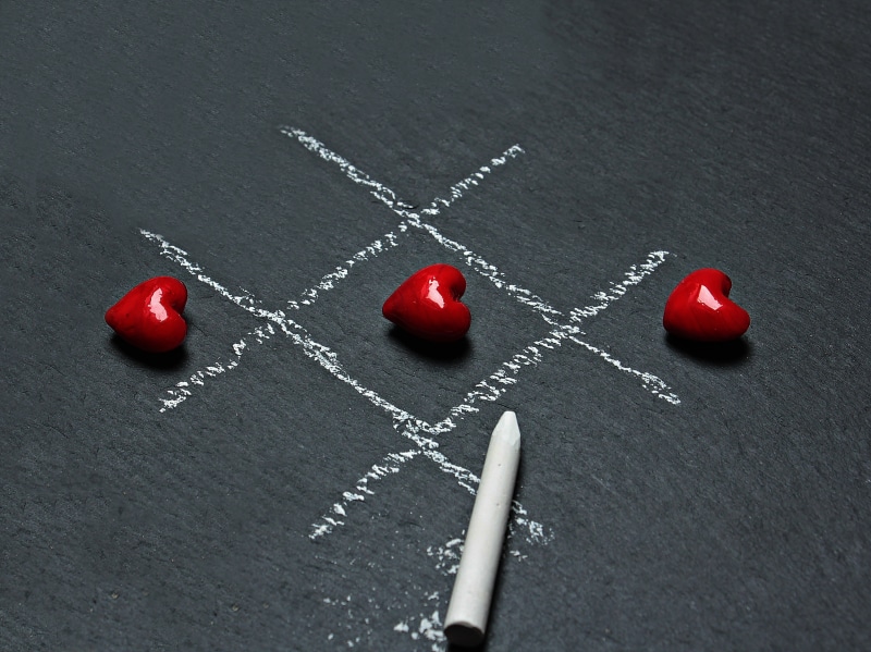 shape, directly above, center, three wins game, greeting, food, symbol, fruit, still life, ornaments, emotion, play, love symbol, tic tac toe, cross, blackboard