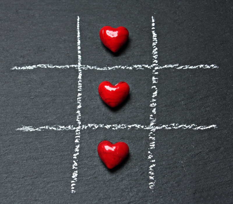three wins, three wins game, connection, three, shape, gray background, feelings, love symbol, greeting, toy, two people, emotion, relationship, ankreuzen