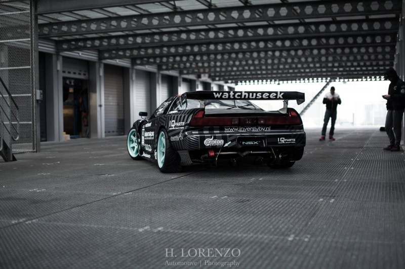 motor vehicle, car, Honda NSX, built structure, real people, acura, building exterior, men, Honda, day, Acura NSX, city, incidental people, travel, stationary