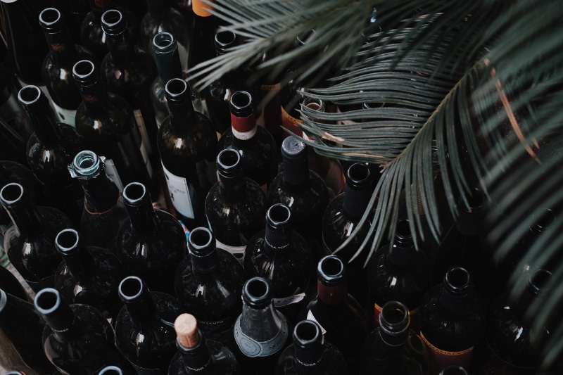 wine, business finance and industry, large group of objects, choice, beer bottle, full frame, building, metropolis, urban, drink, pop bottle, beer, 5K