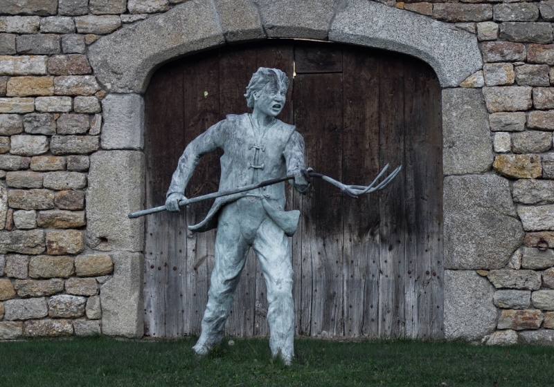 old, history, architecture, damaged, wall, the past, wall - building feature, human representation, revolt, art and craft, statue, building exterior, day