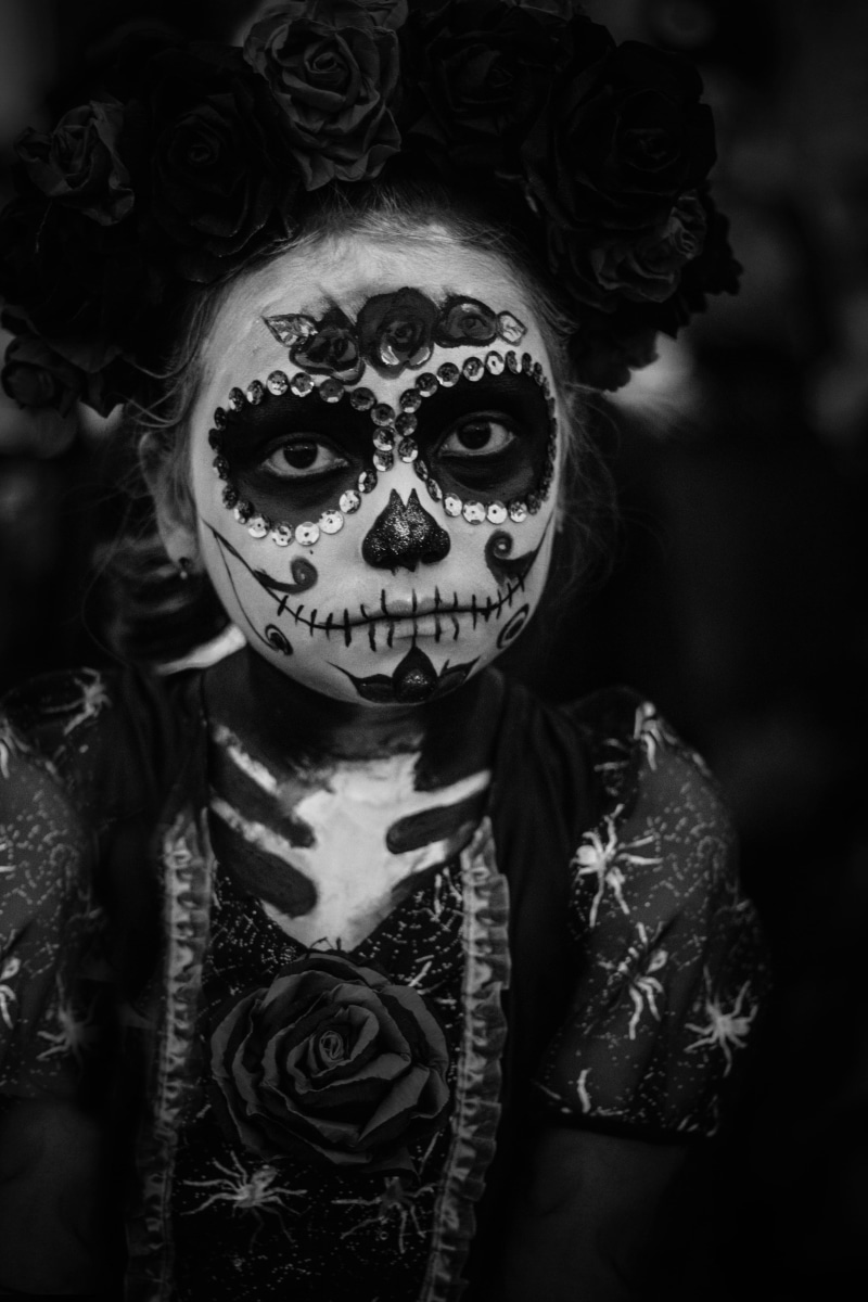one person, méxico, human skeleton, real people, obscured face, día de muertos, looking at camera, muerte, 4K, horror, close-up, spooky, human skull, catrina