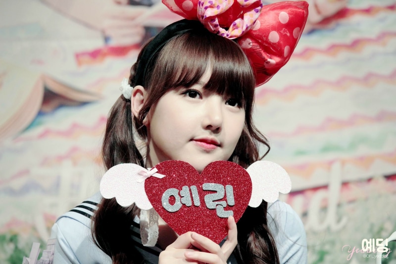 red, child, redhead, sweet food, positive emotion, girls, Sowon, valentines day - holiday, sweet, hair, Eunha, portrait, South Korea, headshot, celebration