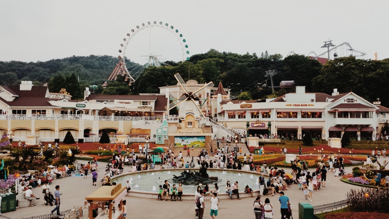 built structure, amusement park, tourism, men, arts culture and entertainment, large group of people, real people, travel, sky, building exterior, tree