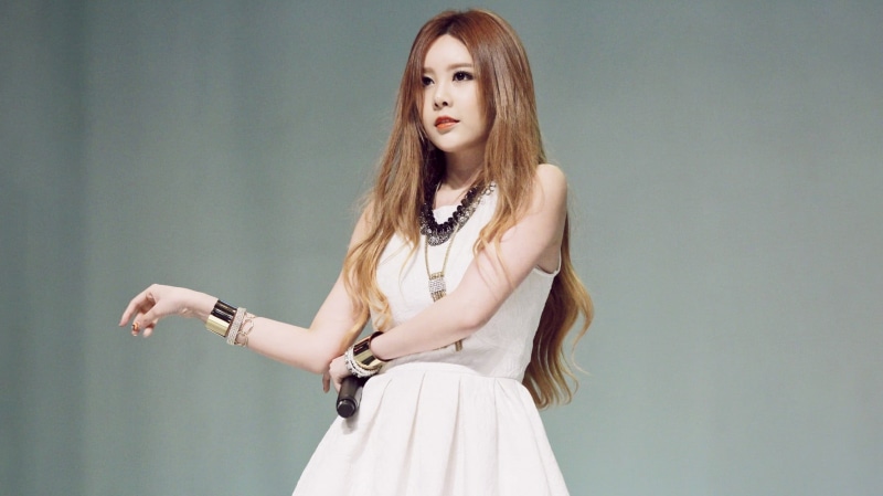 luxury, beautiful people, modern, T-ara, looking at camera, young adult, teenager, redhead, Qri, 720P, hair, studio shot, elegance, hairstyle, beautiful woman