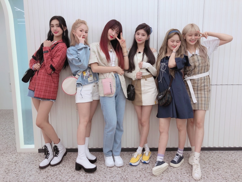 E:U (Park Jiwon), Sihyeon (Kim Sihyeon), EVERGLOW, K-pop, Wang Yiren, 2K, Onda (Jo Serim), Aisha (Heo Yoorim), Mia (Han Eunji)