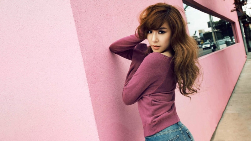 casual clothing, pink color, looking at camera, model, urban, adult, hairstyle, one person, singer, women, leisure activity, s, Korean, beautiful woman