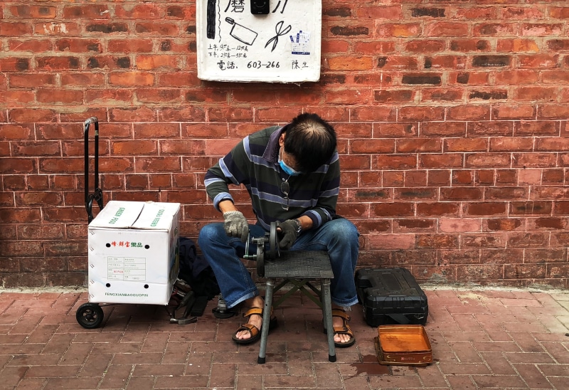casual clothing, people, hong kong, footpath, knife grinder, relaxation, noble, grinder, 2K, brick, wall, architecture, knife sharpening, real people