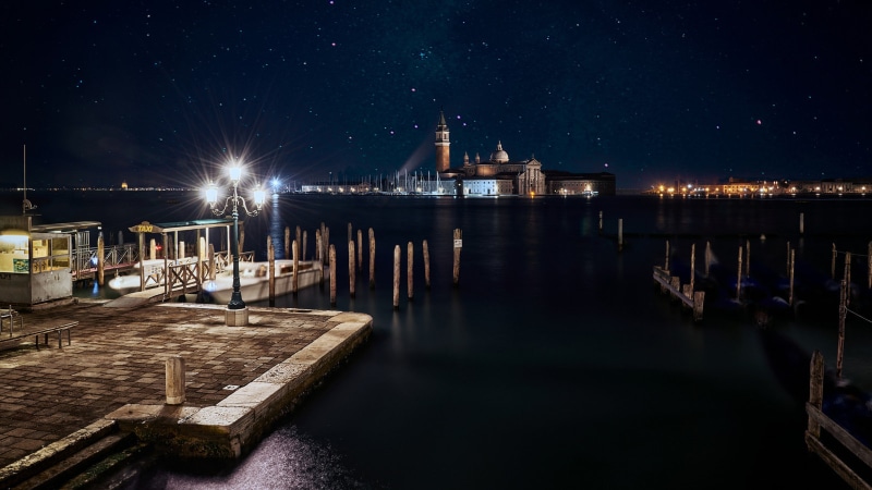 city, piazza, built structure, 4K, street light, k, building exterior, venice, laptop, connection, phones, tablet, nature, transportation, outdoors, no people