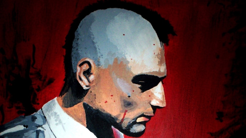 1080P, sculpture, creativity, taxi driver, men, wall - building feature, one person, human face, red, human representation, headshot, mask, built structure