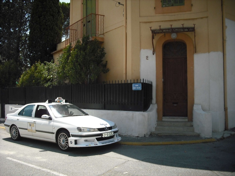 taxi marseille peugeot 406, motor vehicle, land vehicle, no people, car, outdoors, nature, transportation, parking, city, 2K, luxury, building exterior
