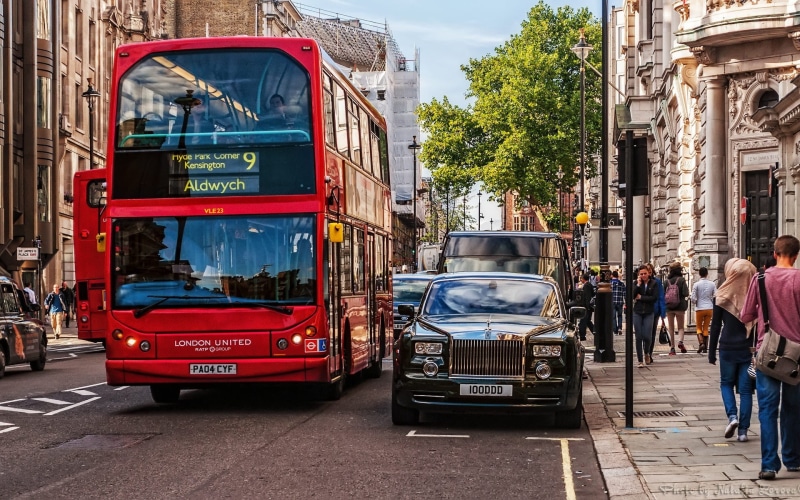 1080P, real people, architecture, car, buses, mode of transportation, city life, building exterior, communication, transportation, outdoors, city, double-decker bus