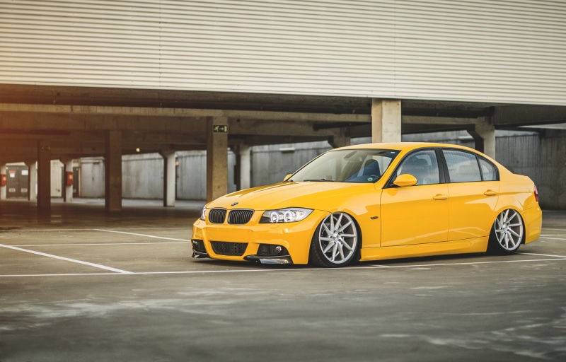 parking garage, garage, E90, city, car, day, land vehicle, sedan, Parking, yellow, public transportation, 1080P, built structure, yellow taxi, BMW, motor vehicle
