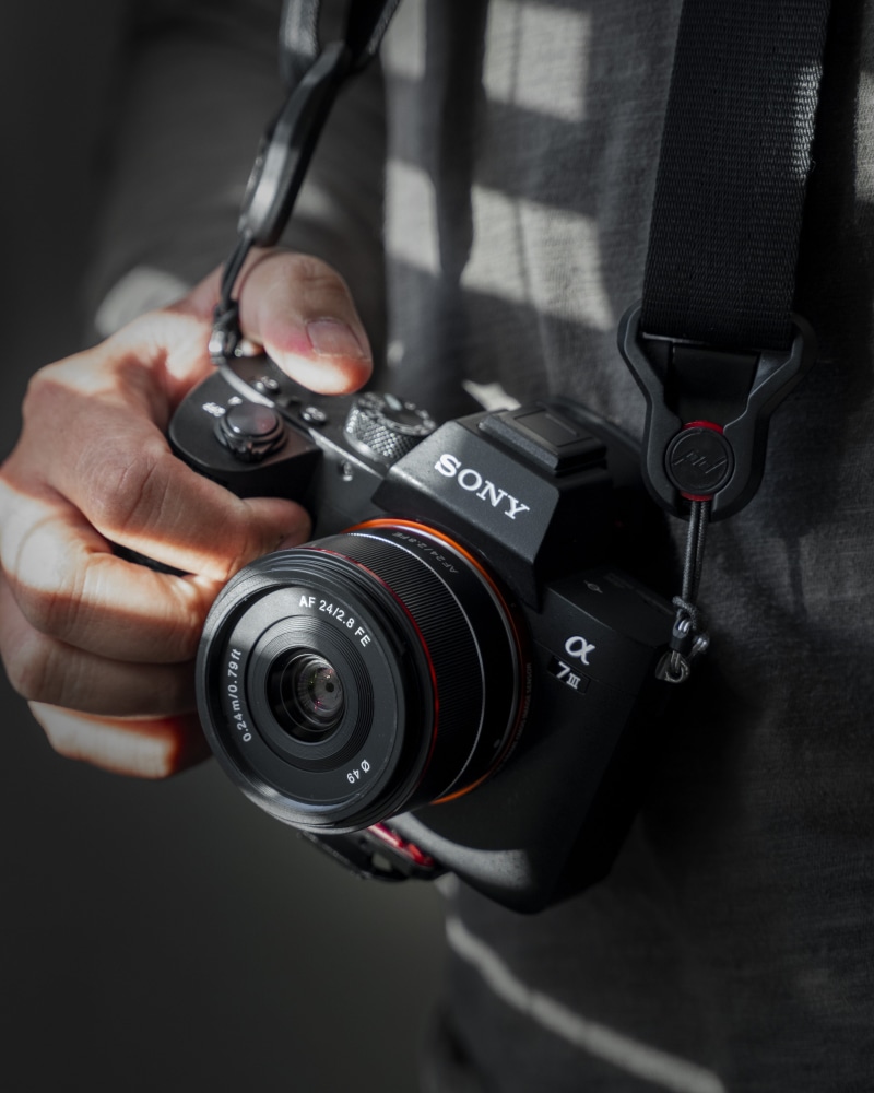 human finger, person, activity, photographic equipment, slr camera, real people, black, finger, technology, close-up, one person, 4K, lens - optical instrument