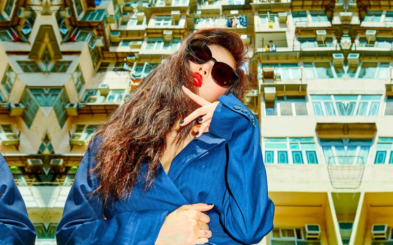 glasses, women, hairstyle, kpop, beautiful woman, girl, teenager, young women, togetherness, lifestyles, hyuna, real people, building, people, leisure activity