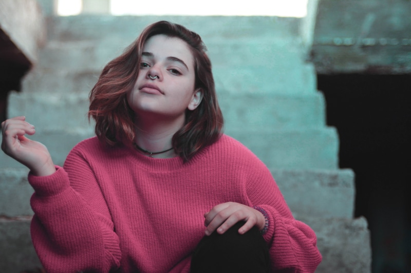 azul, chica, urbex, front view, portrait, cian, real people, focus on foreground, one person, retrato, guadalajara, warm clothing, casual clothing, rosa