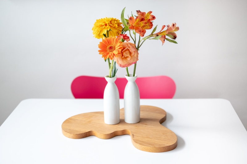 petaled, white, vases, wood, wood - material, bunch of flowers, white wall, 5K, ceramic, indoor, flower head, nature, flowering plant, yellow, spring