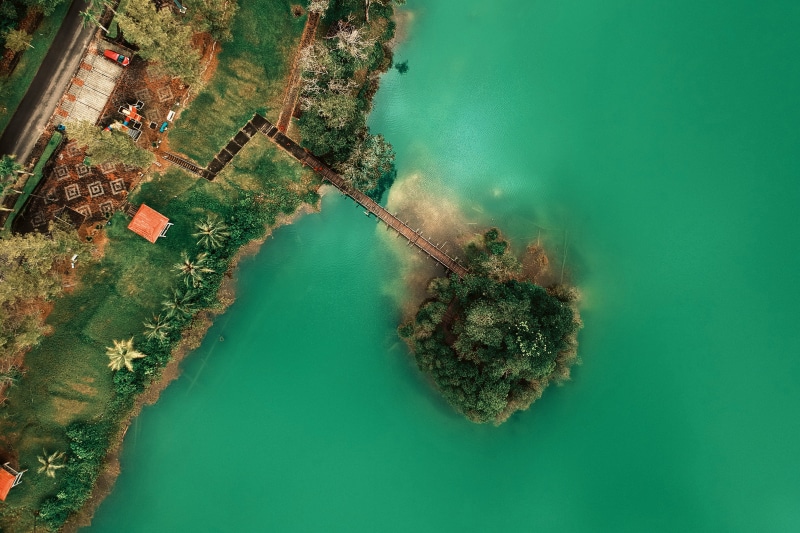 beauty in nature, ocean, underwater, island, growth, water, outdoors, built structure, green color, land, aerial shot, animal, plant, aerial, tree, tranquility