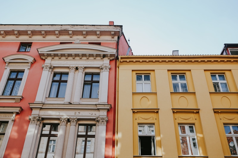 sky, old, day, window, low angle view, architectural column, building, built Structure, 5K, city, yellow, residential district, architecture, street, old town