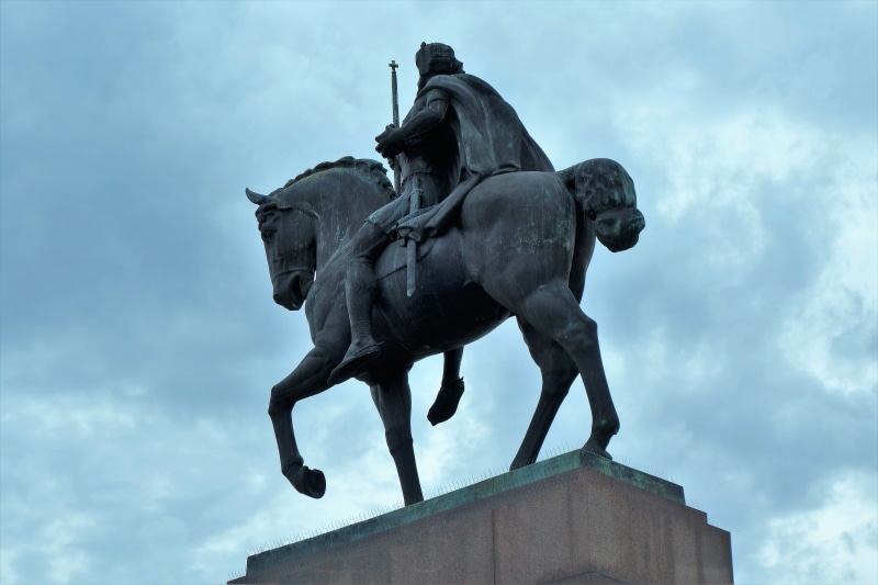 domestic animals, representation, statue, zagreb, art and craft, low angle view, monument, king tomislav, no people, domestic, livestock, human representation