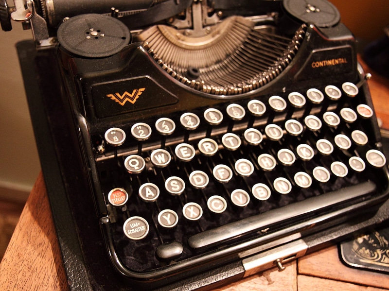 close-up, write, machinery, retro styled, letter, vintage, word, obsolete, 2K, closeup, key, text, number, history, indoors, qwerty, mechanical, analog