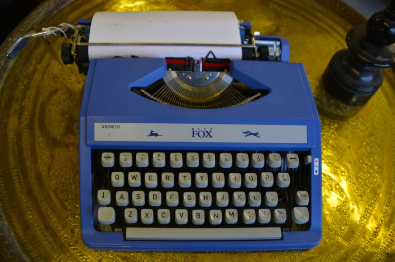 antique, journalism, type, lettering, obsolete, table, communication, close-up, author, machine, classic, memo, journalist, equipment, typewriter, key