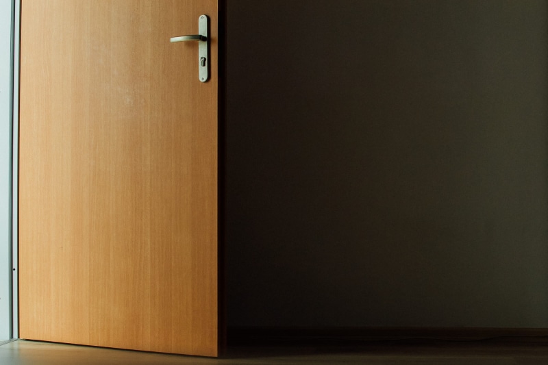 copy space, door handle, door knob, wooden, business, home interior, architecture, education, wall, domestic room, built structure, blank, building, wood - material