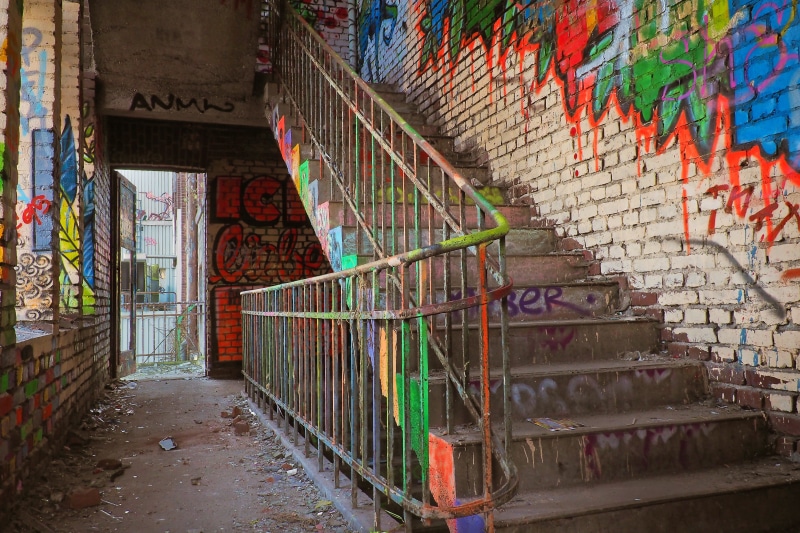 building, art and craft, forget, 4K, pforphoto, built structure, past, indoors, architecture, day, steps, run down, direction, urban, wall, messy, gradually