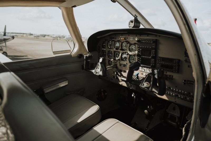 vehicle seat, navigation, console, transportation, avionic, 4K, piper, aerospace industry, day, air vehicle, flying, windshield, technology, piper arrow